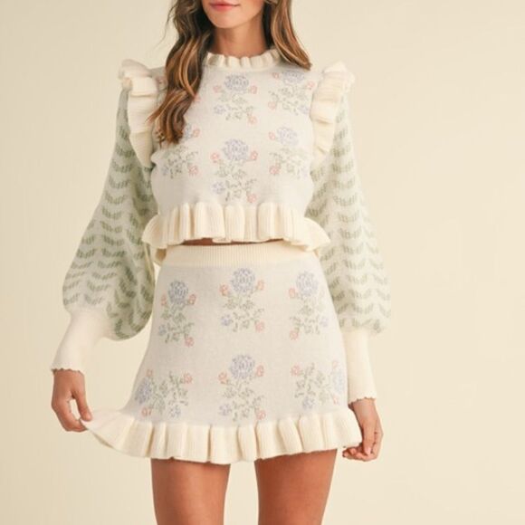Dresses & Skirts - 999. White Ruffled Mini Skater Skirt